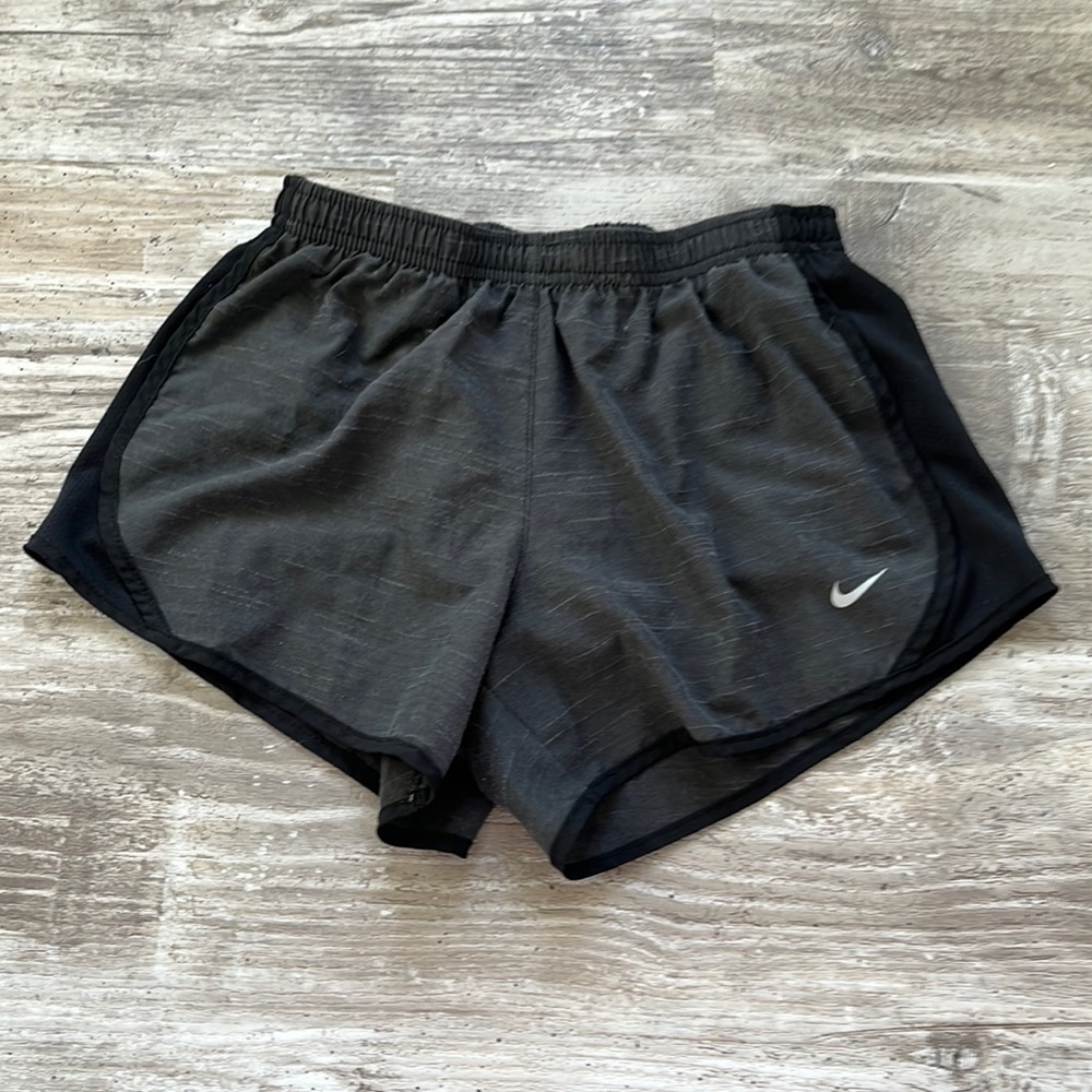 Nike athletic shorts size youth medium
